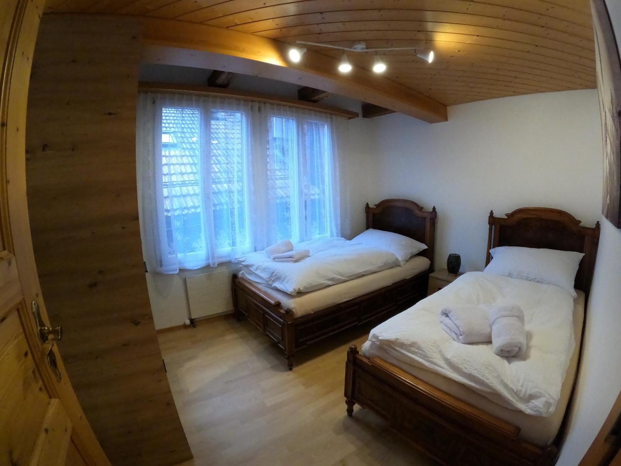 Fine&Pine Center Apartment Matten bei Interlaken Luaran gambar