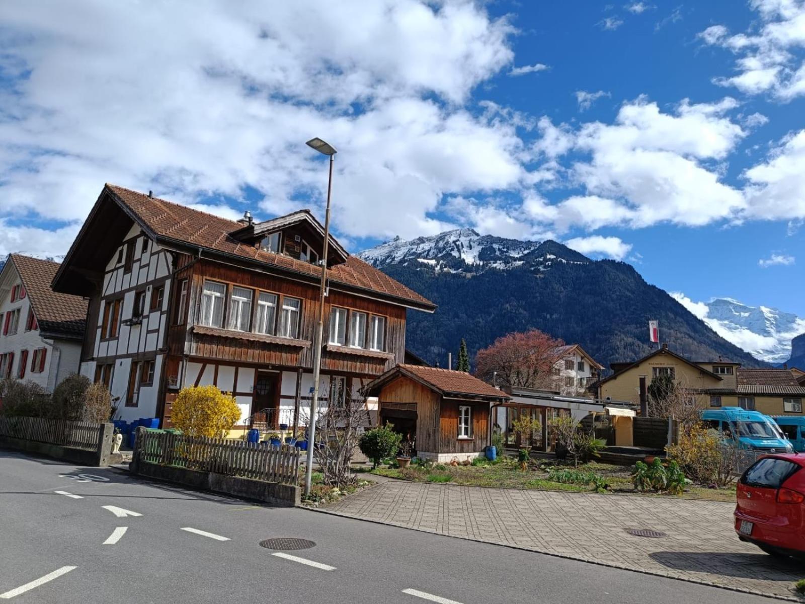 Fine&Pine Center Apartment Matten bei Interlaken Luaran gambar
